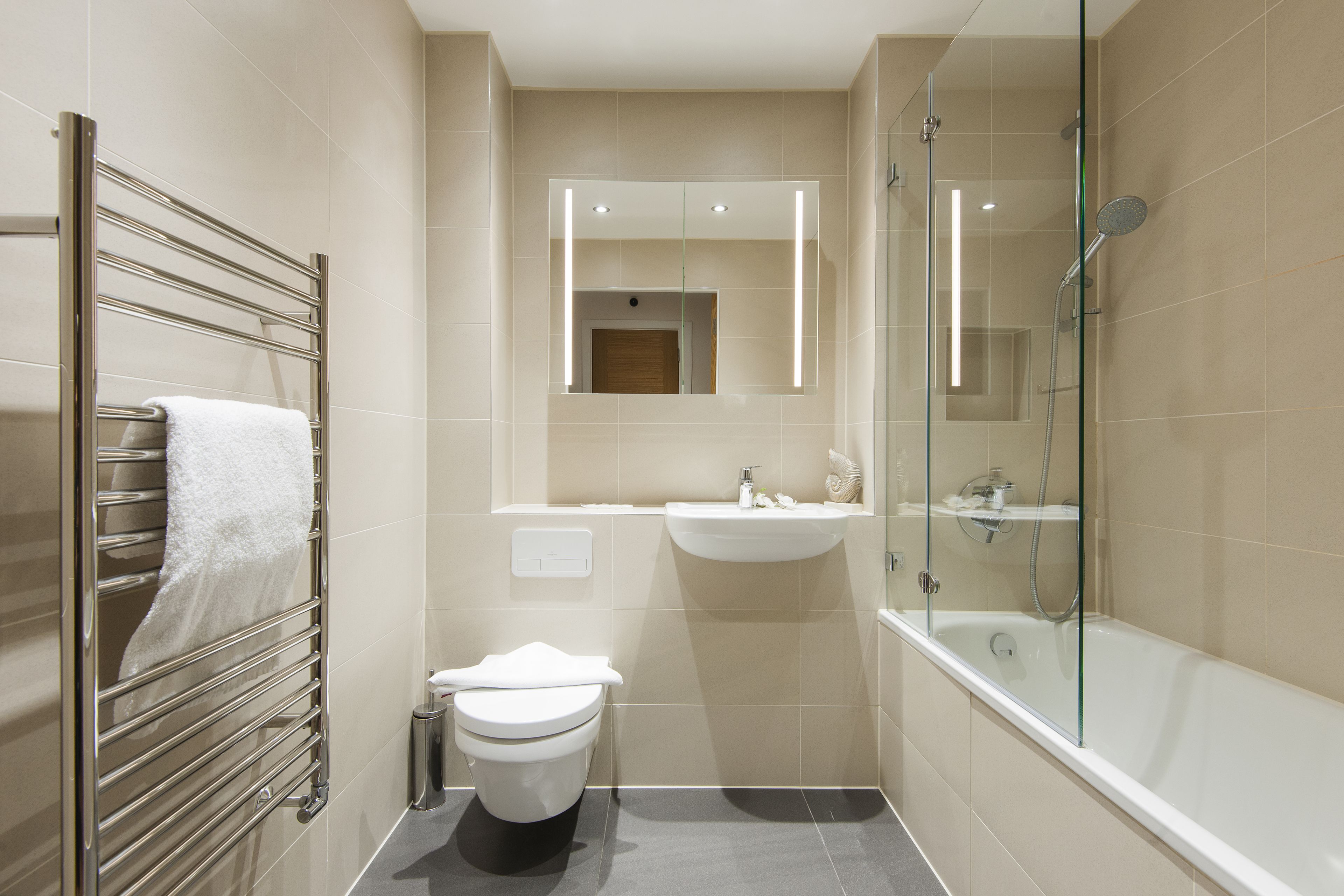 Superior Apartment, 2 Bedrooms | Bathroom | Combined shower/bathtub, free toiletries, hair dryer, towels