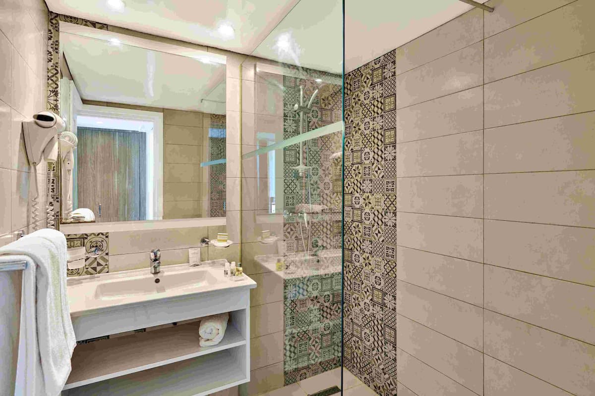 1 bedroom, iron/ironing board