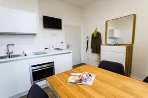 Comfort-Apartment (2) | Essbereich im Zimmer