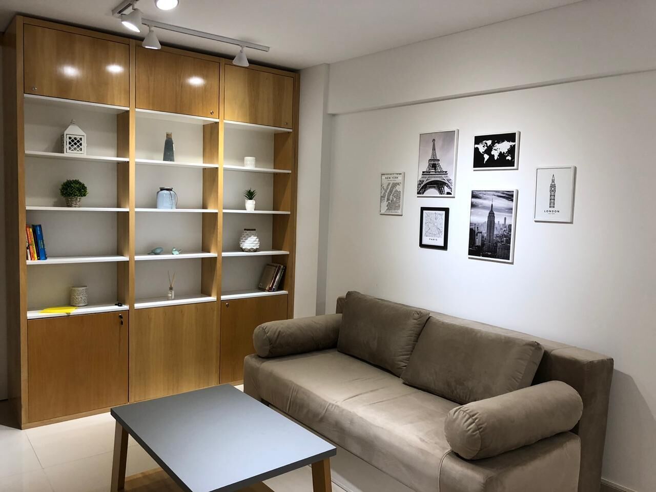 Apartment (4F) | Living area | 42-inch flat-screen TV with cable channels, TV