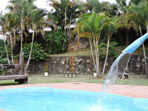 Outdoor pool, sun loungers - Pousada Vovô Chiquinho (Tiradentes)