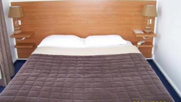 Premium bedding, iron/ironing board, free cribs/infant beds