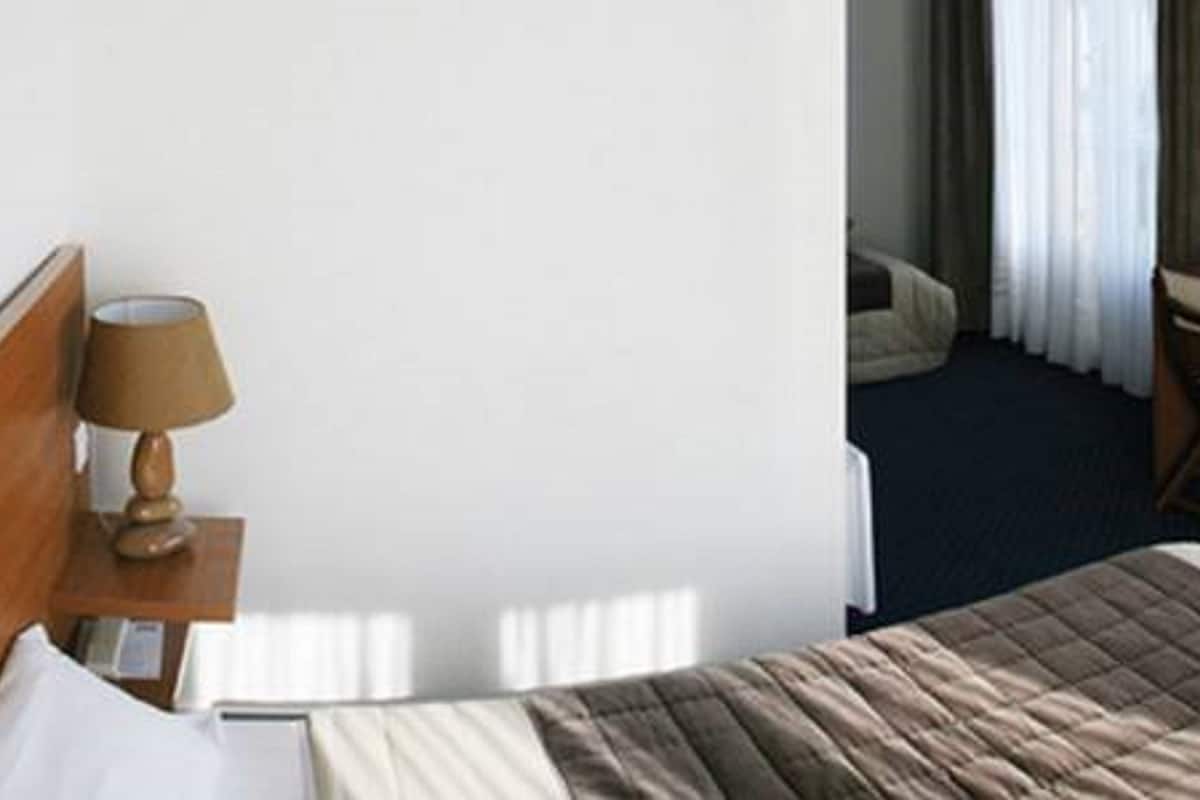 Ropa de cama de alta calidad y tabla de planchar con plancha