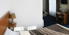 Literie de qualité supérieure, fer et planche à repasser