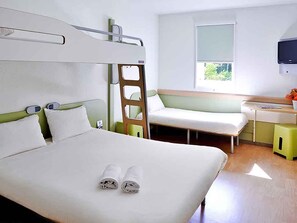 Bureau, rideaux occultants, chambres insonorisées