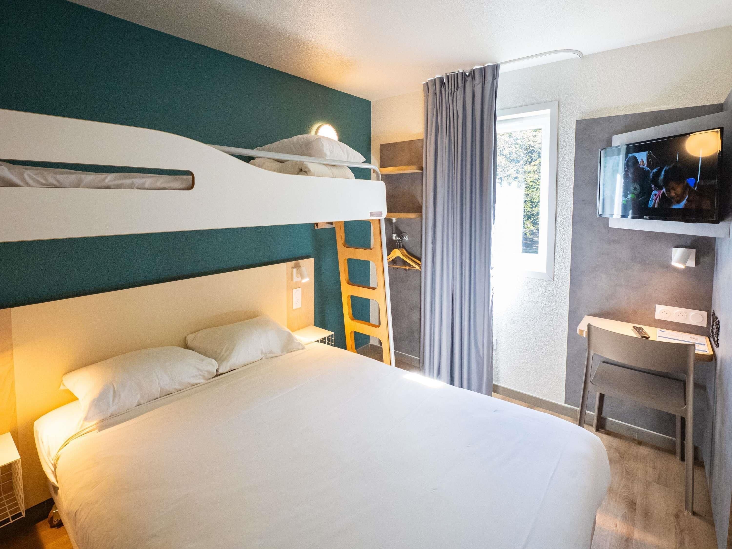 Triple Room, Multiple Beds | Desk, blackout curtains, soundproofing, iron/ironing board