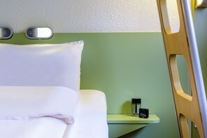 Triple Room, Berbilang Katil | Meja, langsir/tirai gelap terus, kalis bunyi, seterika/papan seterika