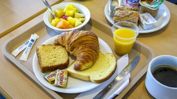 Desayuno buffet (con cargo) los días de semana