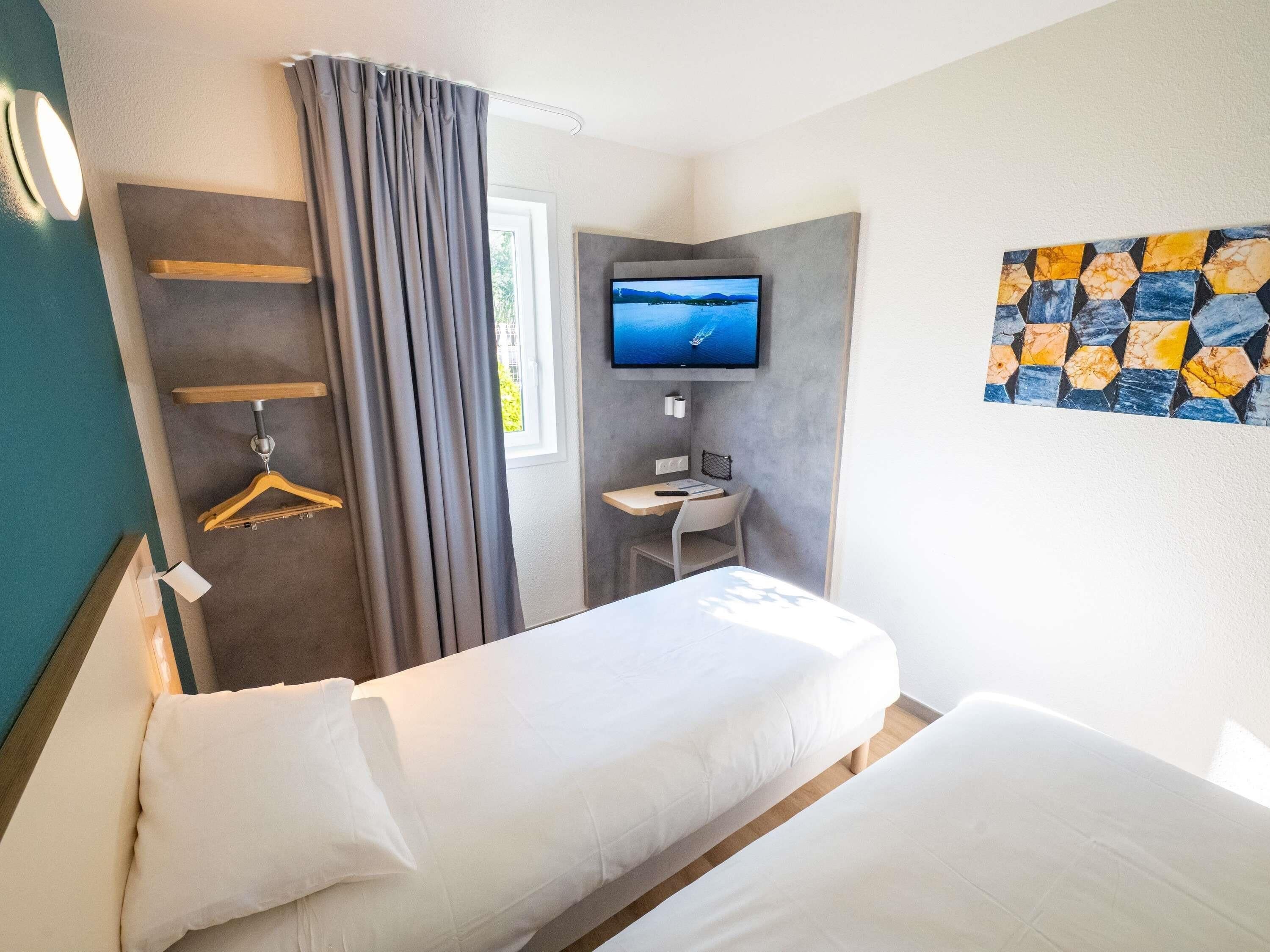 Twin Room, 2 Single Beds | Desk, blackout curtains, soundproofing, iron/ironing board