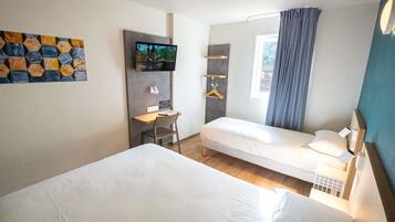 Schreibtisch, Verdunkelungsvorhänge, schallisolierte Zimmer