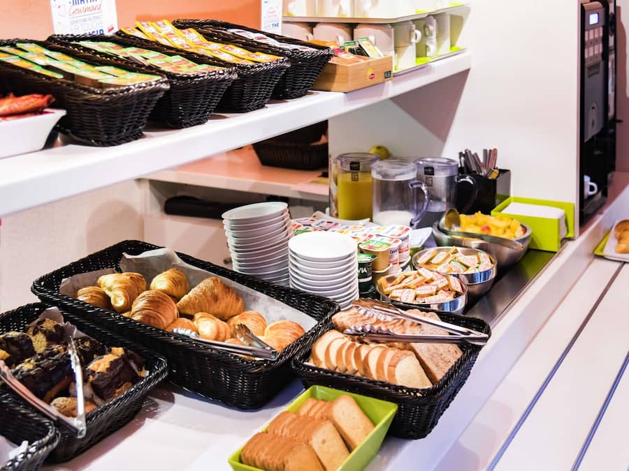 Buffet breakfast on weekdays (EUR 6.60 per person)