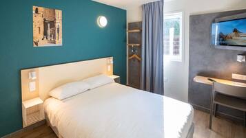 Double Room | Desk, blackout drapes, soundproofing, iron/ironing board