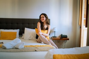 Superior-Zimmer, Balkon | Hochwertige Bettwaren, schallisolierte Zimmer, Bügeleisen/Bügelbrett