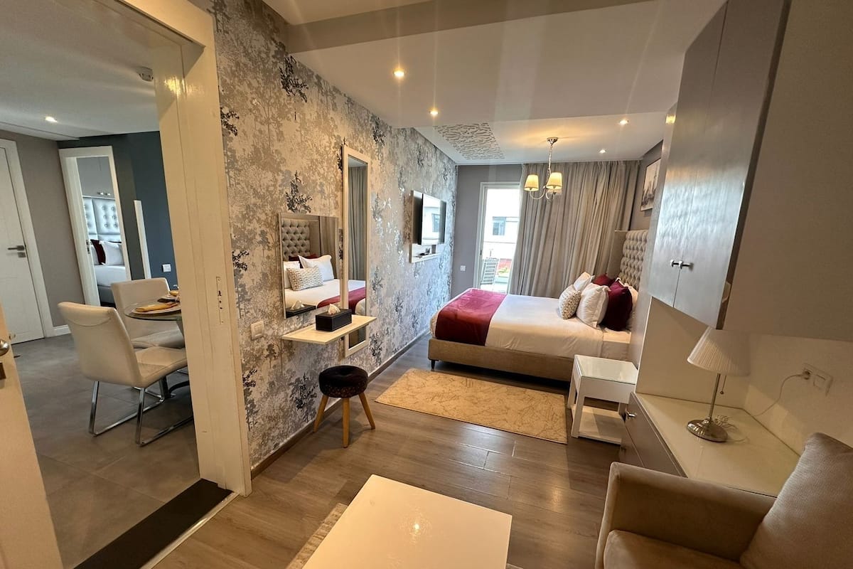 Penthouse | 1 bedroom, in-room safe, blackout drapes, WiFi