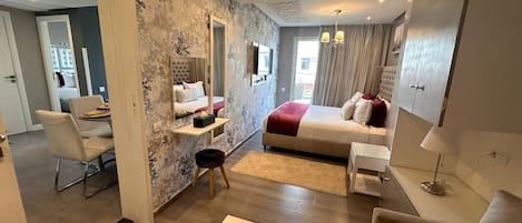 Penthouse | 1 bedroom, in-room safe, blackout curtains, WiFi