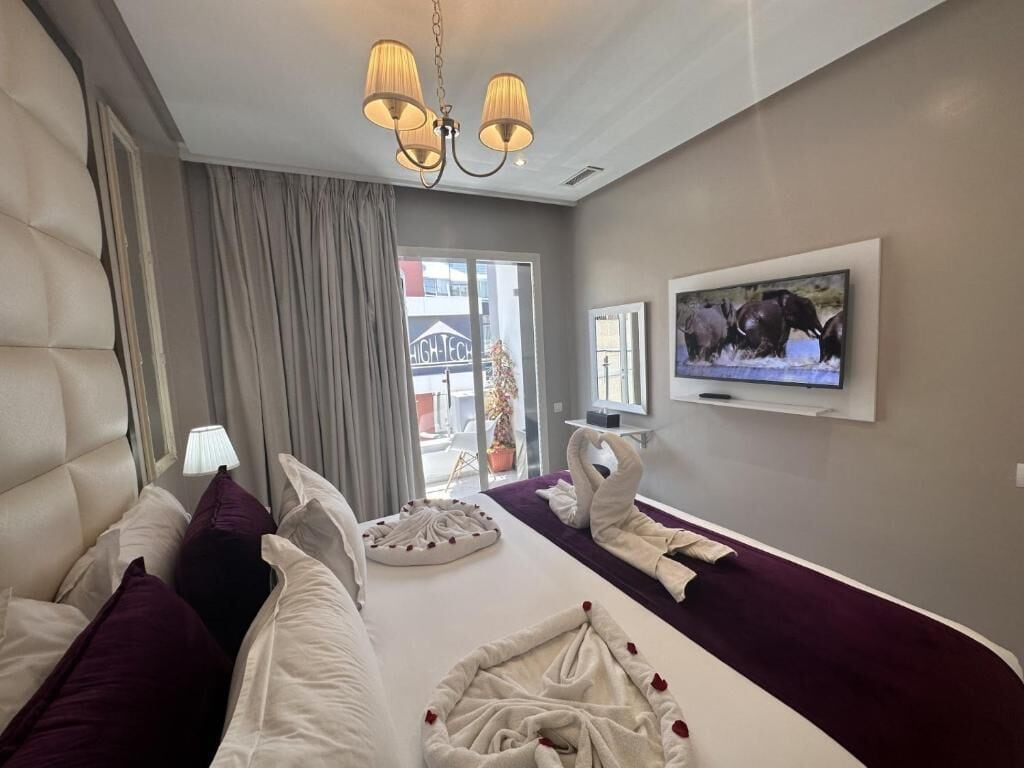 Suite (De Luxe) | In-room safe, blackout curtains, WiFi, wheelchair access