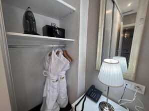 1 chambre, coffres-forts dans les chambres, rideaux occultants, Wi-Fi