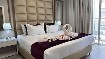 Suite superior (De Luxe) | 1 dormitori, caixa forta a l'habitació, cortines opaques i wifi