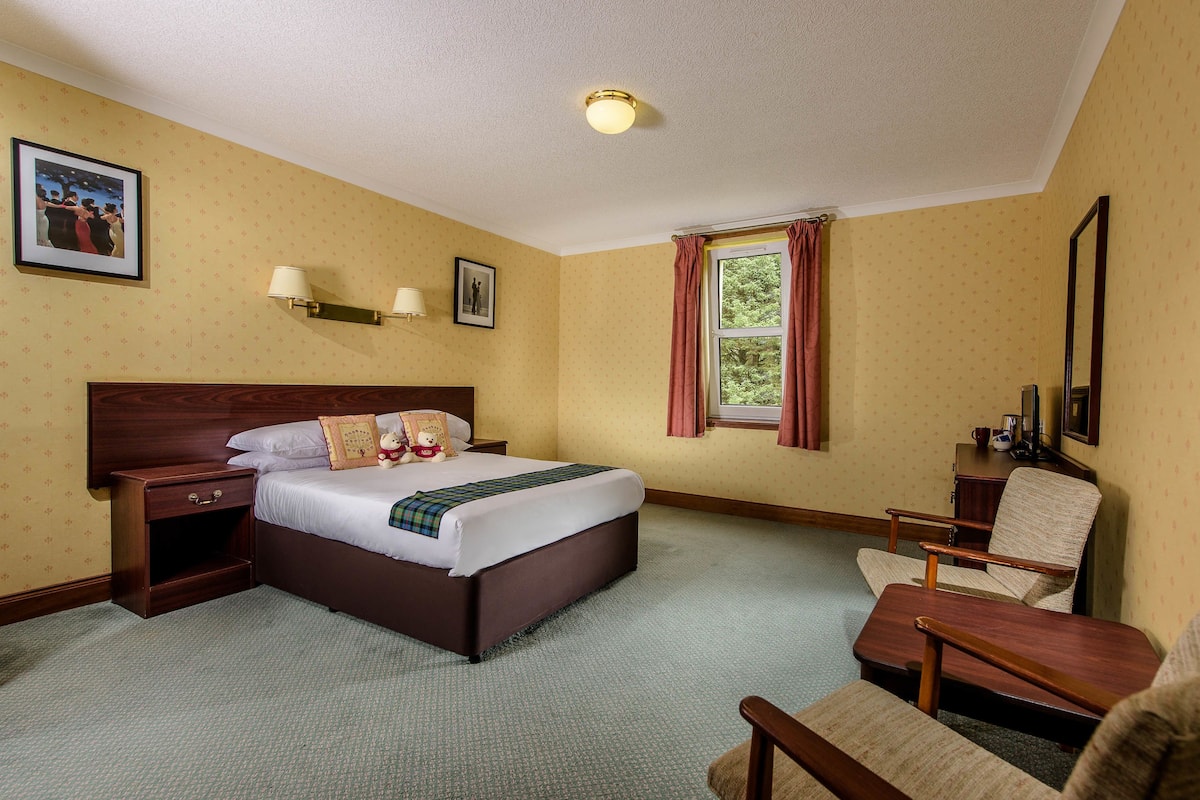 Standard Double Room | In-room safe, desk, iron/ironing board, free WiFi