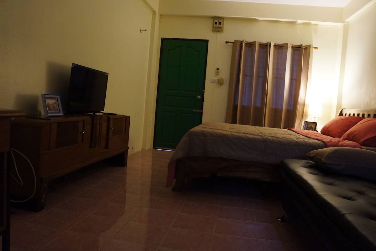Standard Room | Een bureau, gratis wifi, beddengoed