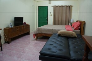 Standard Room | デスク、WiFi (無料)、ベッドシーツ