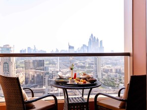One-Bedroom Suite City View Twin Bed next to Metro Station - Mercure Dubai Barsha Heights Hotel Suites And Apartments (Dubai)