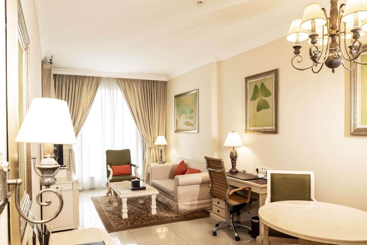 One-Bedroom Apartment Skyline View Twin Bed, Free Shuttle Beach Transfer, Next to Metro Station | 1 bedroom, minibar, in-room safe, individually furnished