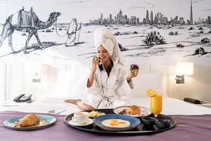 In-room dining - Mercure Dubai Barsha Heights Hotel Suites And Apartments (Dubai)