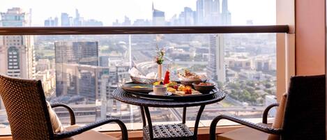 One-Bedroom Suite City View Twin Bed with Free Shuttle Beach Transfer, Next to Metro Station