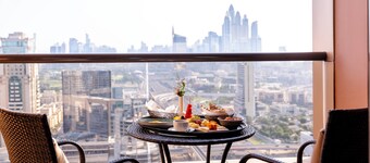 โรงแรมและอพาร์ทเม้นท์ Mercure Dubai Barsha Heights