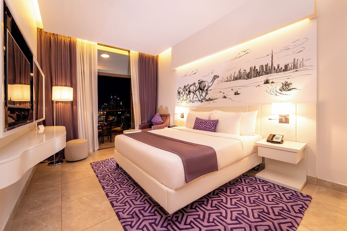 Deluxe suite, 1 slaapkamer | 1 slaapkamer, een minibar, een kluis op de kamer, een bureau
