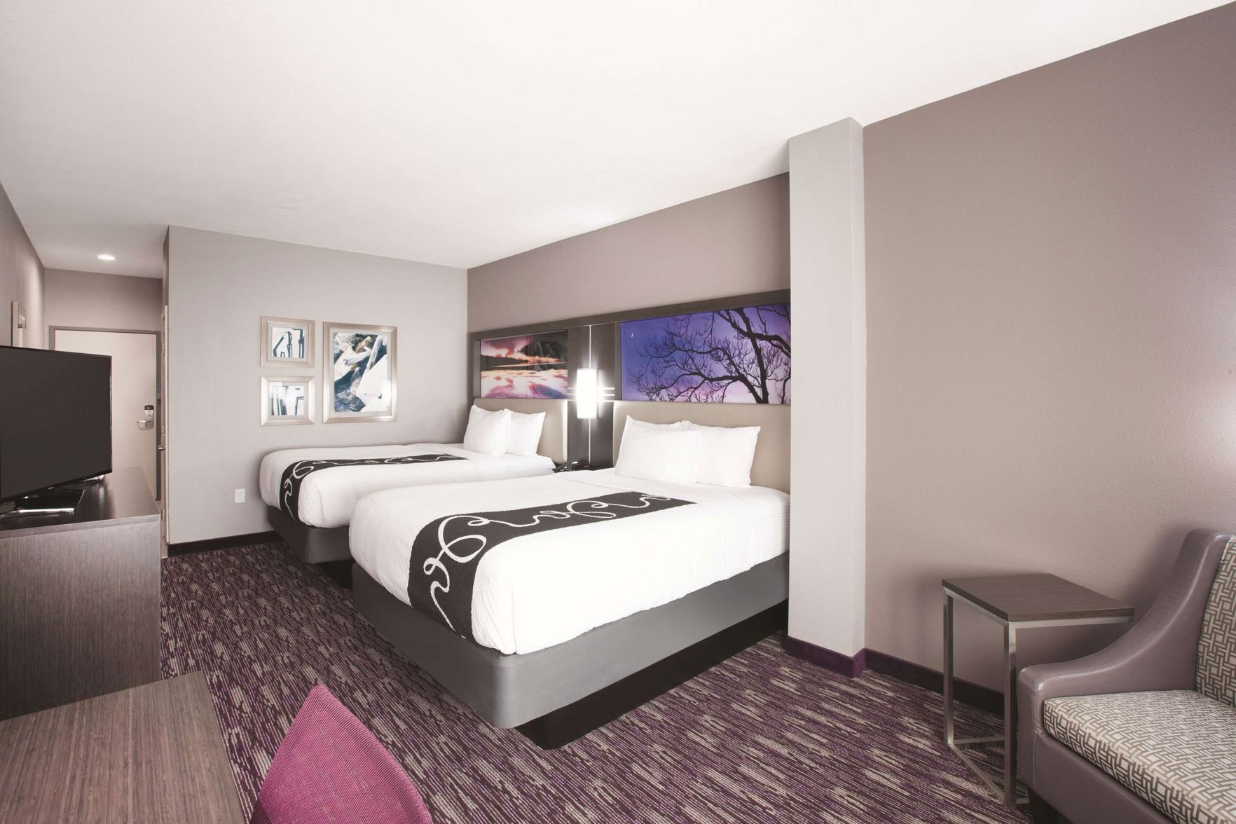 Premium bedding, in-room safe, desk, iron/ironing board