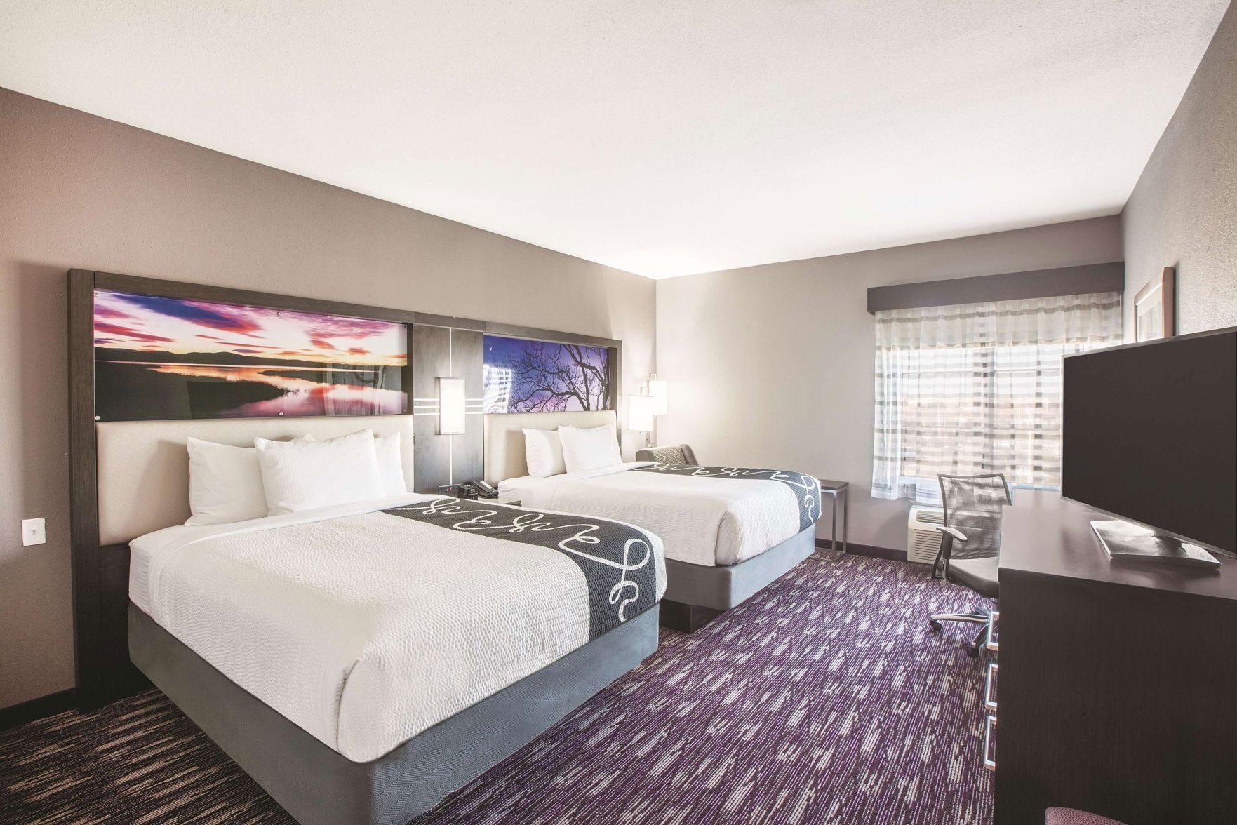 Premium bedding, in-room safe, desk, iron/ironing board