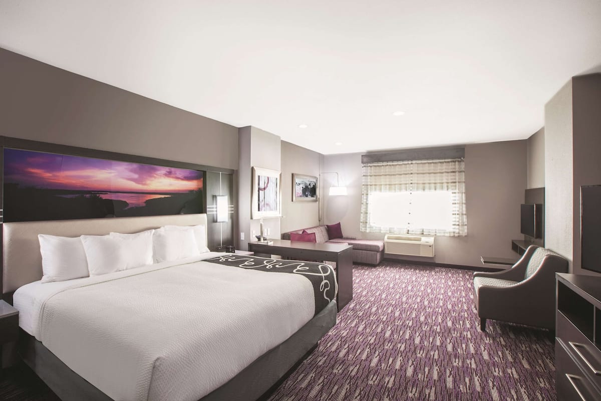 Premium bedding, in-room safe, desk, iron/ironing board