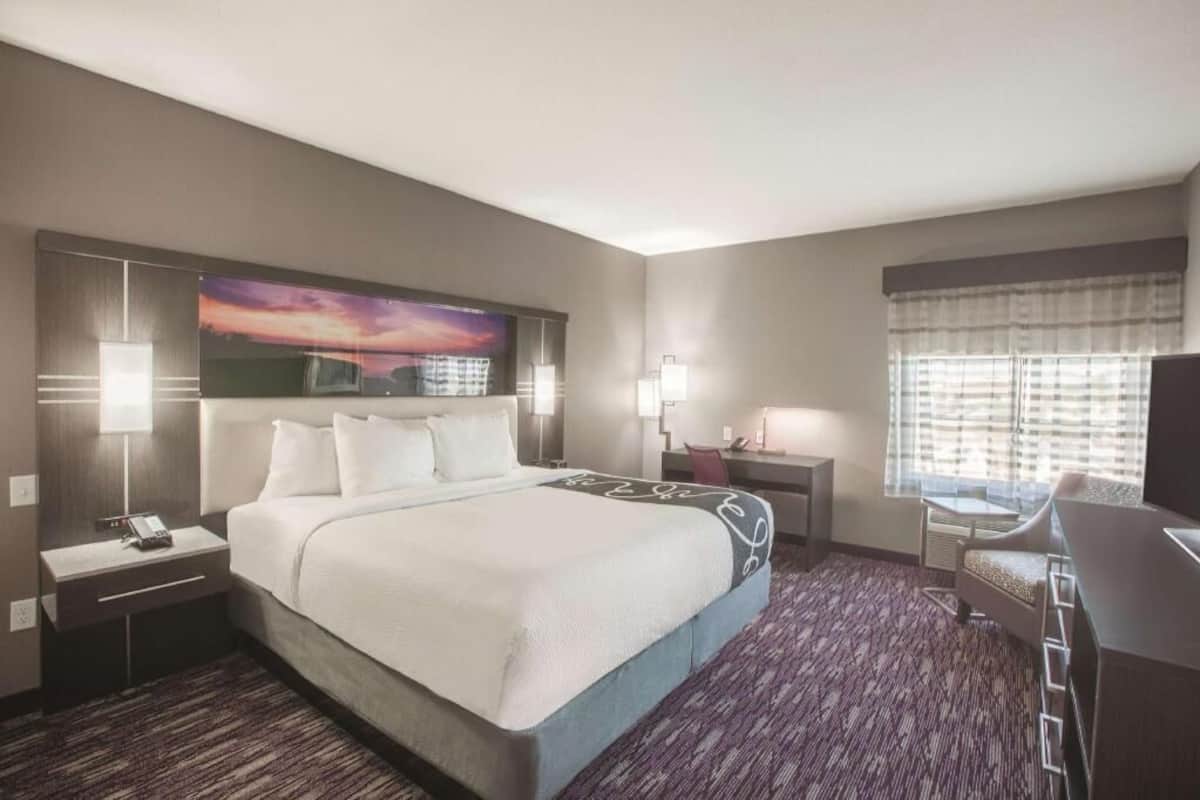 Premium bedding, in-room safe, desk, iron/ironing board
