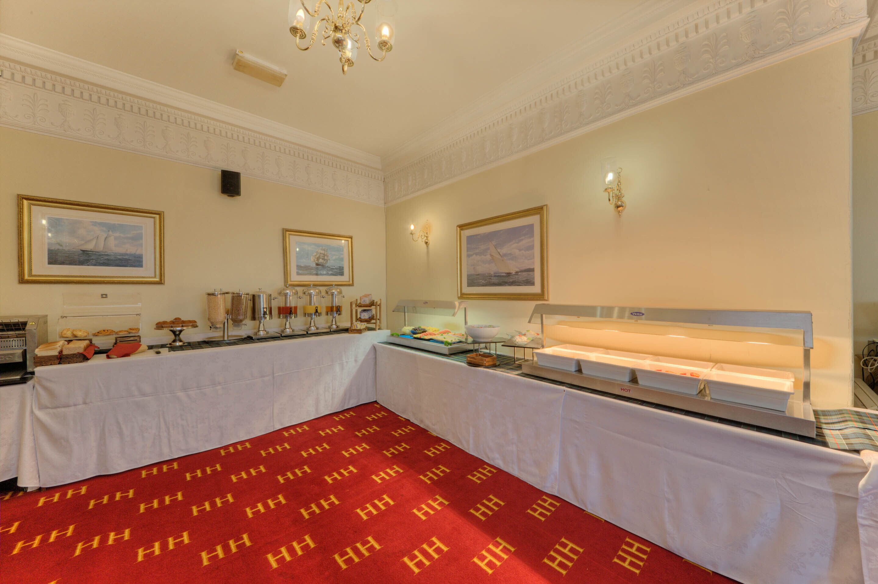 每日供應全套早餐 (每人 GBP13)