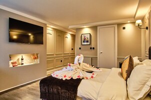 Habitación ejecutiva doble | 1 dormitorio, mobiliario individual, escritorio