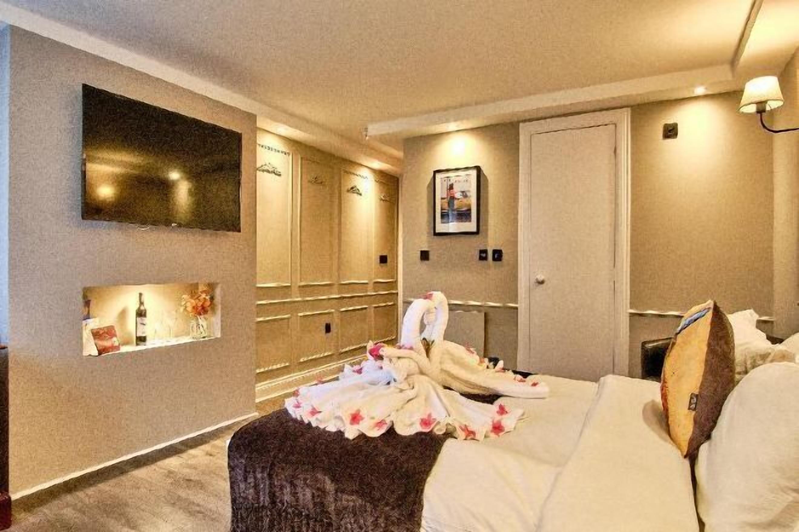 1 bedroom, individually furnished, desk, bed sheets