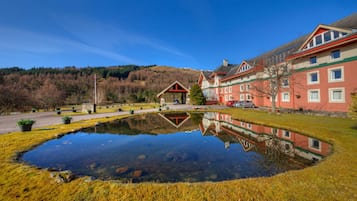 Vista frontal de la propiedad