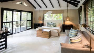 Studio Suite, 1 King Bed | Premium bedding, down comforters, in-room safe, laptop workspace