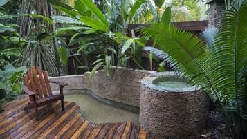 Couples treatment rooms, body treatments, hot stone massages