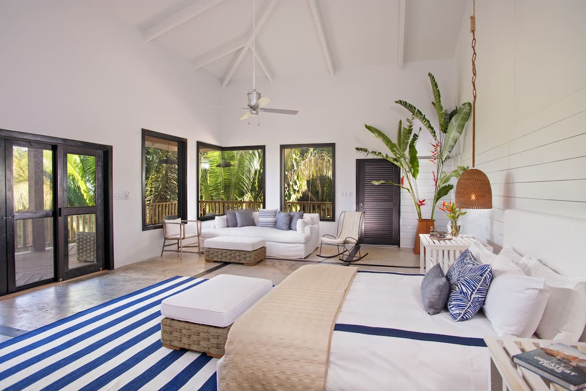 Signature Canopy Suite | Premium bedding, down comforters, in-room safe, laptop workspace