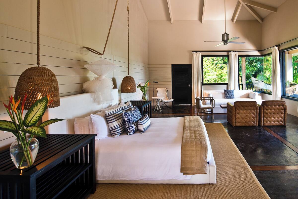 Signature Canopy Suite  | Roupas de cama premium, edredons de pluma, cofres nos quartos