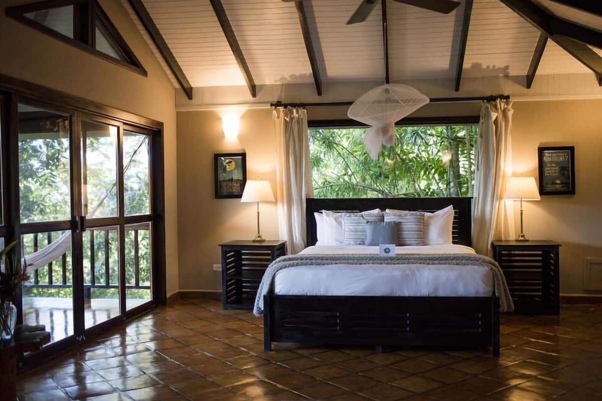 Deluxe Studio Suite | Premium bedding, down comforters, in-room safe, laptop workspace