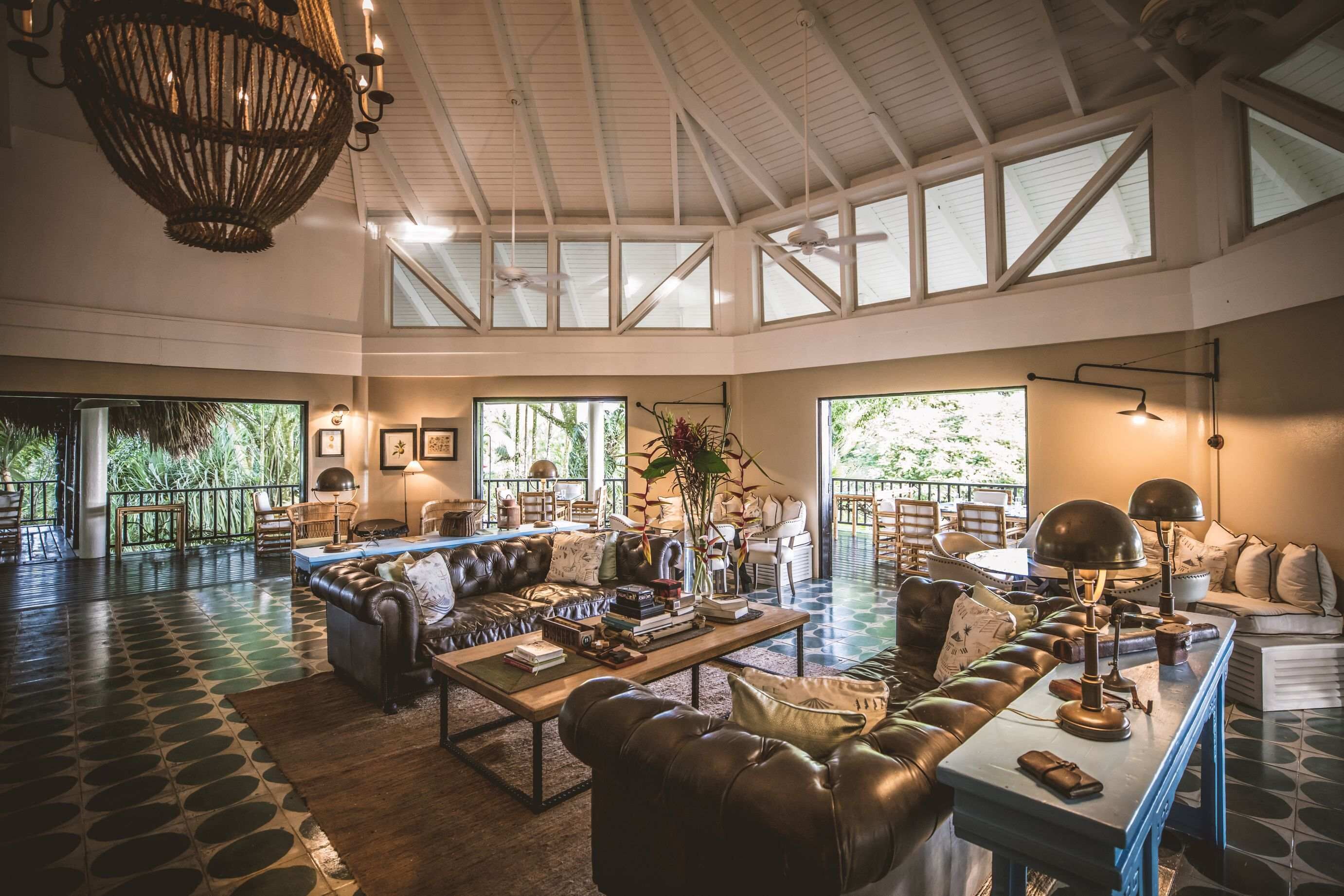 Se sirven desayunos, comidas, cenas y cocina fusión con vista al jardín