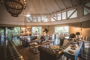 Reggeli, ebéd és vacsora, fúziós konyha ételei, kilátás a kertre 