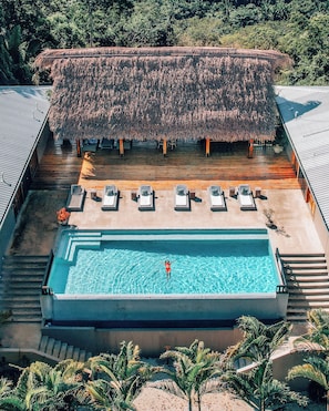 2 piscinas al aire libre, sillones reclinables de piscina