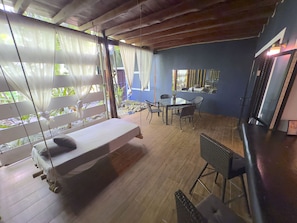 In-room safe, free WiFi, bed sheets