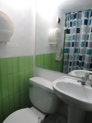 Basic Quadruple Room, Private Bathroom | Bathroom | Free toiletries, hair dryer, towels