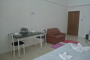 Standard Double Room - Comfy Studio (Bangkok)